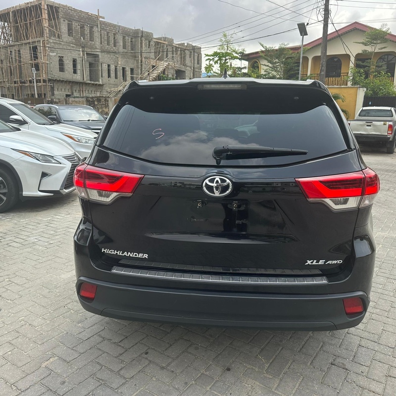 Toyota Highlander 2017 XLE AWD for Sale In Lagos image