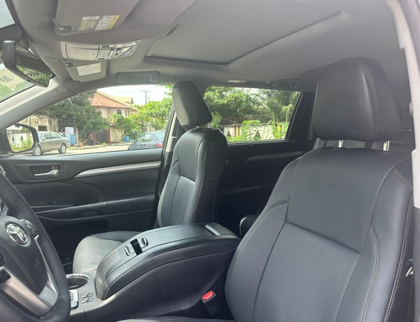 Toyota Highlander 2017 XLE AWD for Sale In Lagos