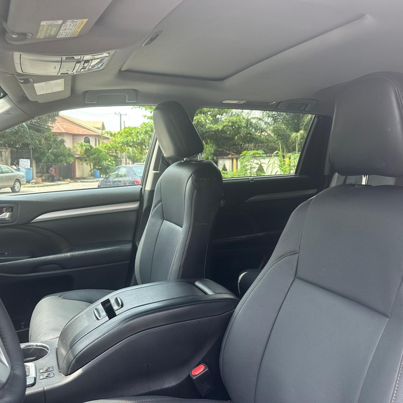 Toyota Highlander 2017 XLE AWD for Sale In Lagos image