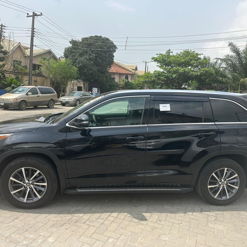 Toyota Highlander 2017 XLE AWD for Sale In Lagos image