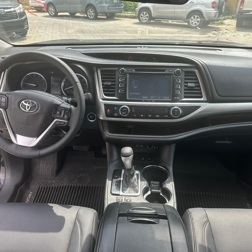 Toyota Highlander 2017 XLE AWD for Sale In Lagos