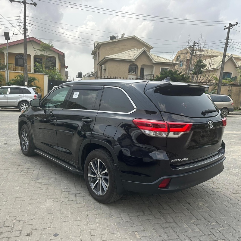 Toyota Highlander 2017 XLE AWD for Sale In Lagos image