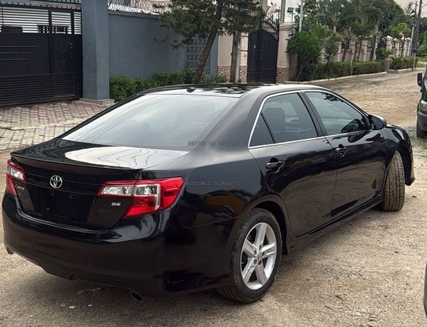 Foreign Used Toyota Camry SE 2014 for Sale In Lagos