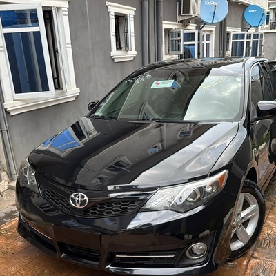 Foreign Used Toyota Camry SE 2014 for Sale In Lagos