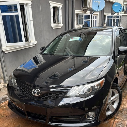 Foreign Used Toyota Camry SE 2014 for Sale In Lagos