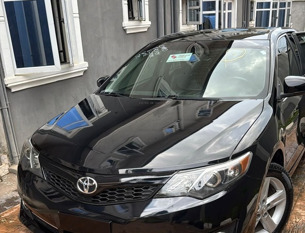 Foreign Used Toyota Camry SE 2014 for Sale In Lagos