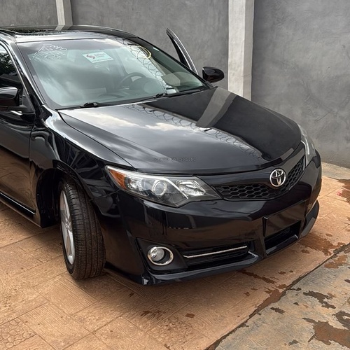 Foreign Used Toyota Camry SE 2014 for Sale In Lagos