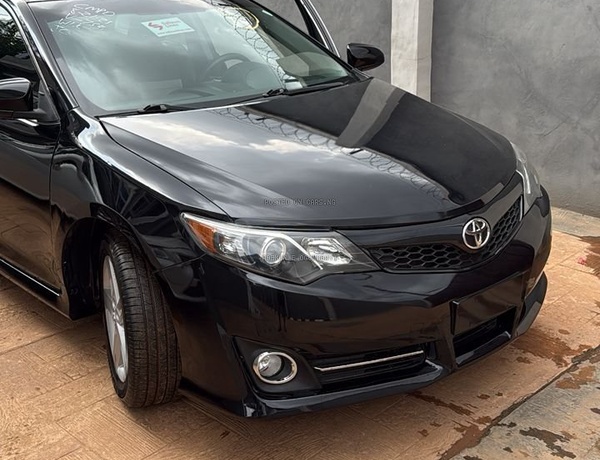 Foreign Used Toyota Camry SE 2014 for Sale In Lagos