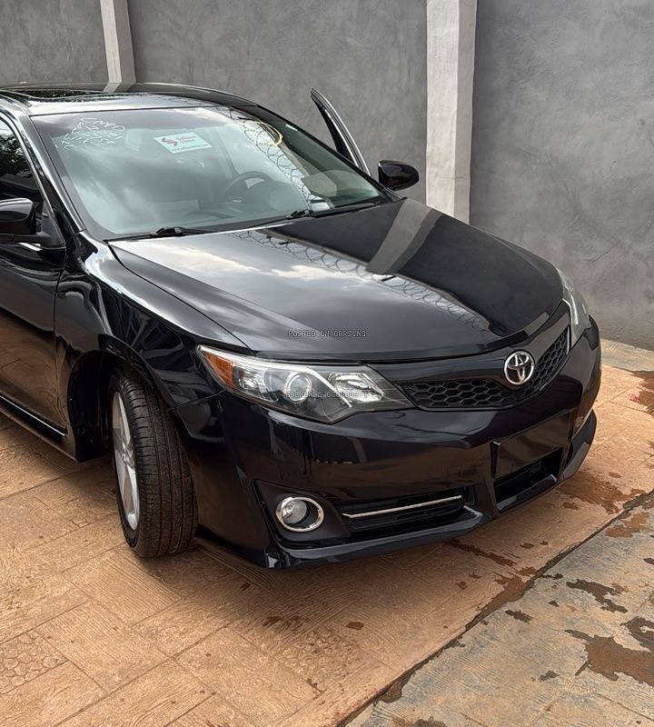 Foreign Used Toyota Camry SE 2014 for Sale In Lagos image
