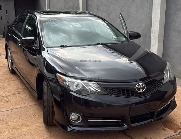 Foreign Used Toyota Camry SE 2014 for Sale In Lagos