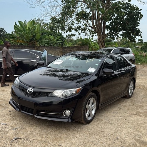 Foreign Used Toyota Camry SE 2014 for Sale In Lagos