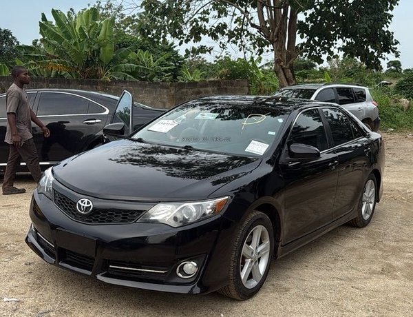 Foreign Used Toyota Camry SE 2014 for Sale In Lagos