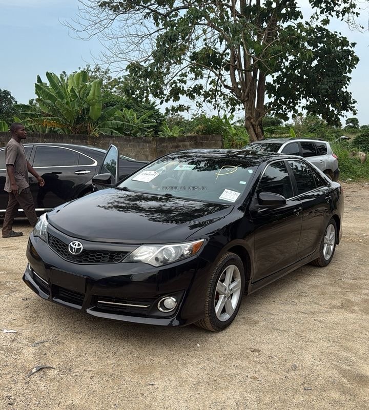 Foreign Used Toyota Camry SE 2014 for Sale In Lagos image