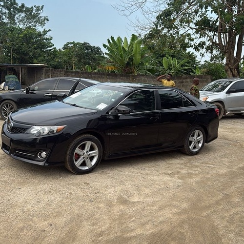 Foreign Used Toyota Camry SE 2014 for Sale In Lagos
