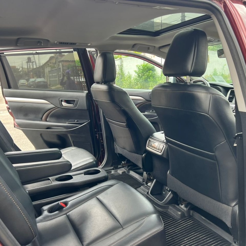 2017 Toyota HighlanderXLE AWD for Sale In Magodo Lagos State image