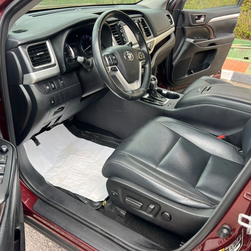 2017 Toyota HighlanderXLE AWD for Sale In Magodo Lagos State image