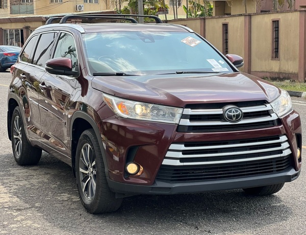 2017 Toyota HighlanderXLE AWD for Sale In Magodo Lagos State