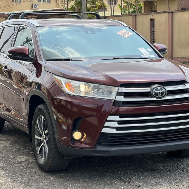 2017 Toyota HighlanderXLE AWD for Sale In Magodo Lagos State image