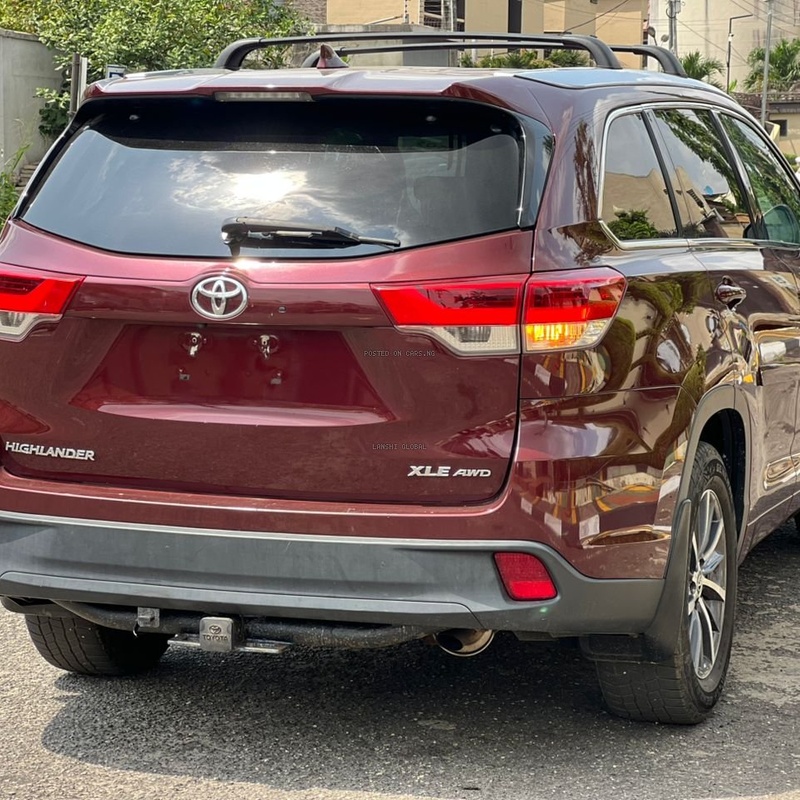 2017 Toyota HighlanderXLE AWD for Sale In Magodo Lagos State image