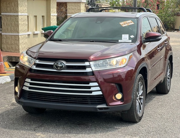 2017 Toyota HighlanderXLE AWD for Sale In Magodo Lagos State