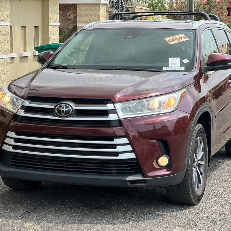 2017 Toyota HighlanderXLE AWD for Sale In Magodo Lagos State image