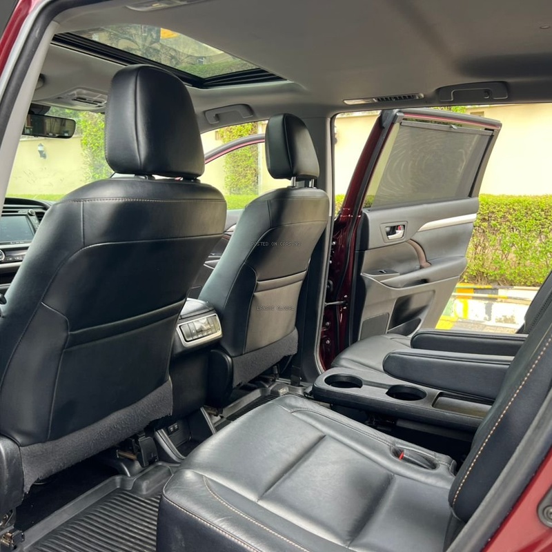 2017 Toyota HighlanderXLE AWD for Sale In Magodo Lagos State image