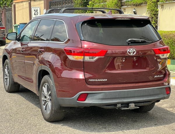 2017 Toyota HighlanderXLE AWD for Sale In Magodo Lagos State