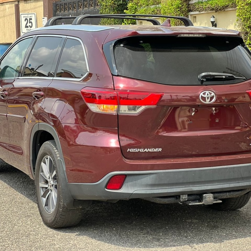 2017 Toyota HighlanderXLE AWD for Sale In Magodo Lagos State image