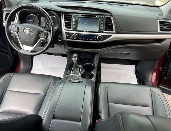 2017 Toyota HighlanderXLE AWD for Sale In Magodo Lagos State