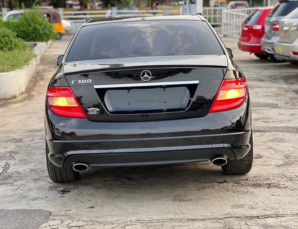 Foreign Used 2010 Mercedes-Benz C300 for Sale In Lagos
