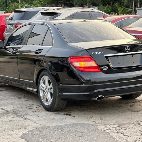 Foreign Used 2010 Mercedes-Benz C300 for Sale In Lagos