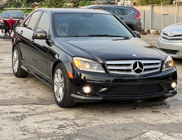 Foreign Used 2010 Mercedes-Benz C300 for Sale In Lagos