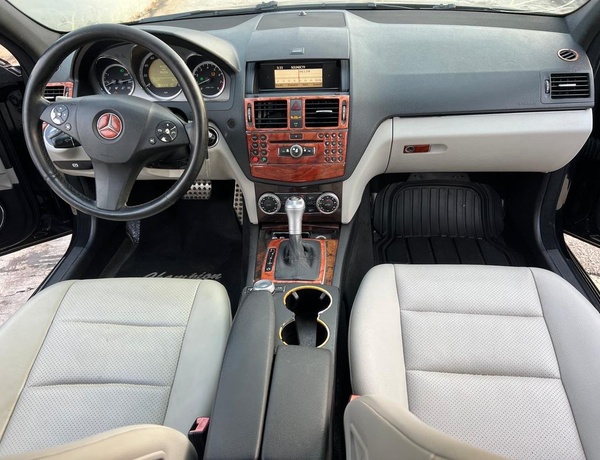 Foreign Used 2010 Mercedes-Benz C300 for Sale In Lagos