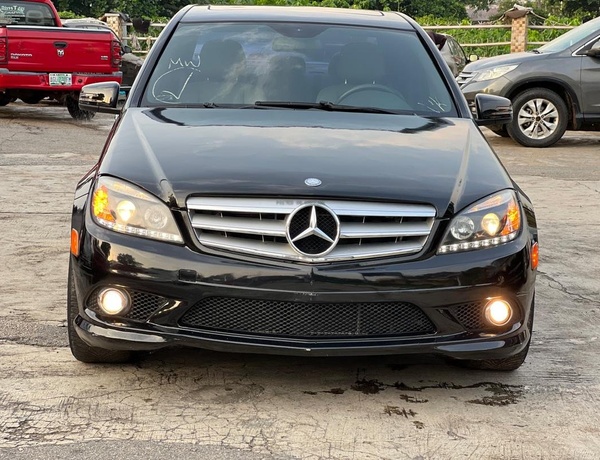 Foreign Used 2010 Mercedes-Benz C300 for Sale In Lagos