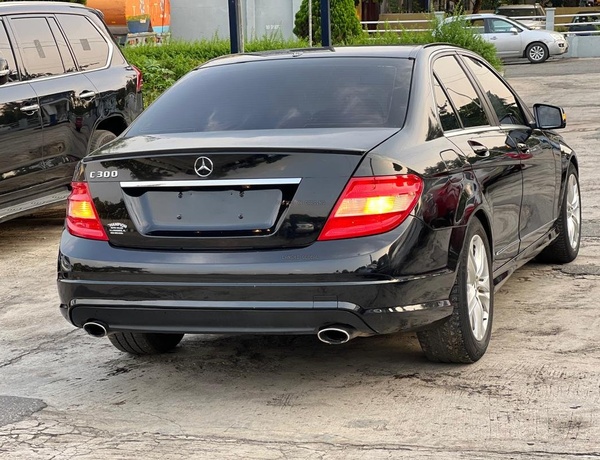 Foreign Used 2010 Mercedes-Benz C300 for Sale In Lagos