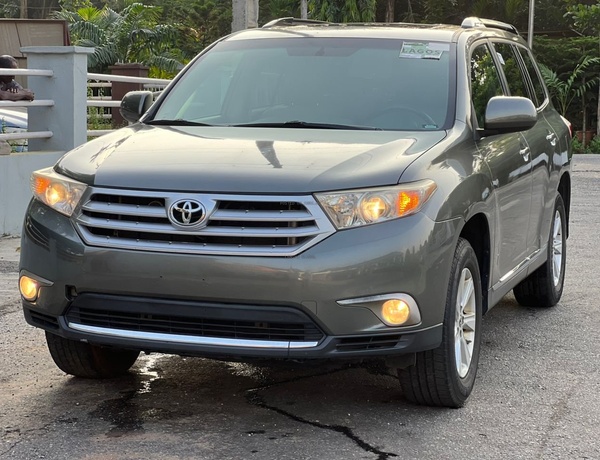 Foreign Used 2011 Toyota Highlander Sport for Sale In Lagos