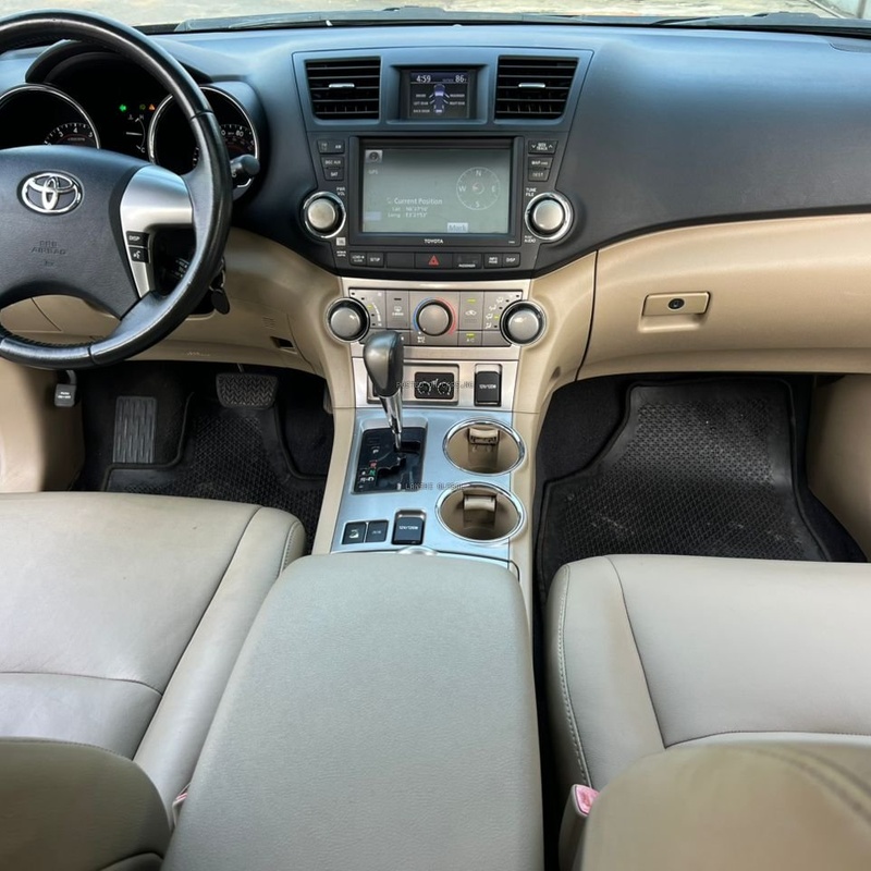 Foreign Used 2011 Toyota Highlander Sport for Sale In Lagos image