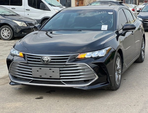 Foreign Used 2019 Toyota Avalon XLE for Sale In Lagos