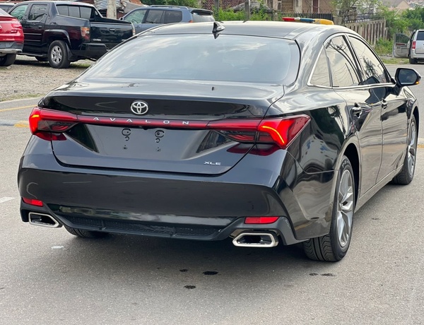 Foreign Used 2019 Toyota Avalon XLE for Sale In Lagos