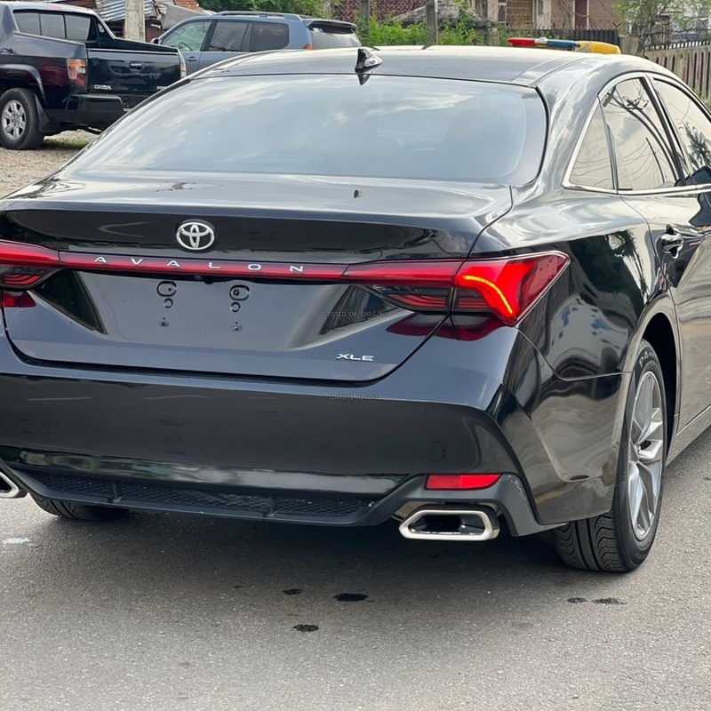 Foreign Used 2019 Toyota Avalon XLE for Sale In Lagos image