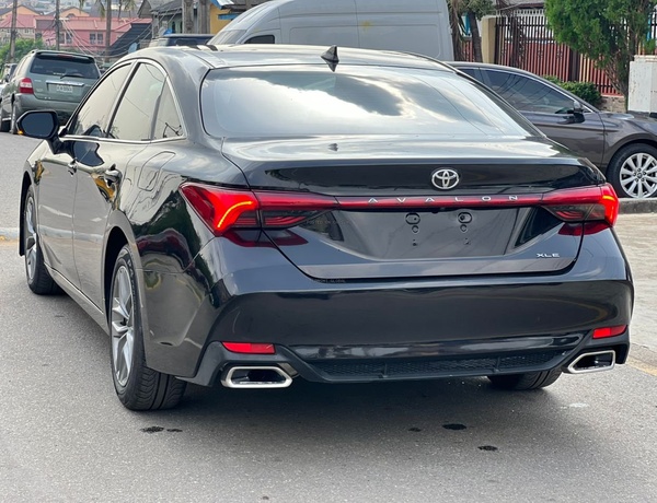 Foreign Used 2019 Toyota Avalon XLE for Sale In Lagos