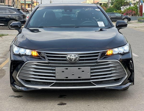 Foreign Used 2019 Toyota Avalon XLE for Sale In Lagos