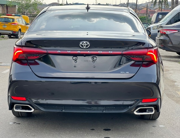 Foreign Used 2019 Toyota Avalon XLE for Sale In Lagos