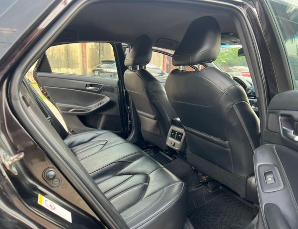 Foreign Used 2019 Toyota Avalon XLE for Sale In Lagos