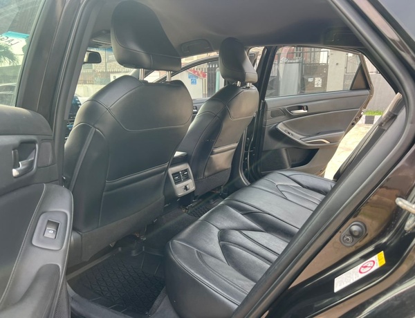 Foreign Used 2019 Toyota Avalon XLE for Sale In Lagos