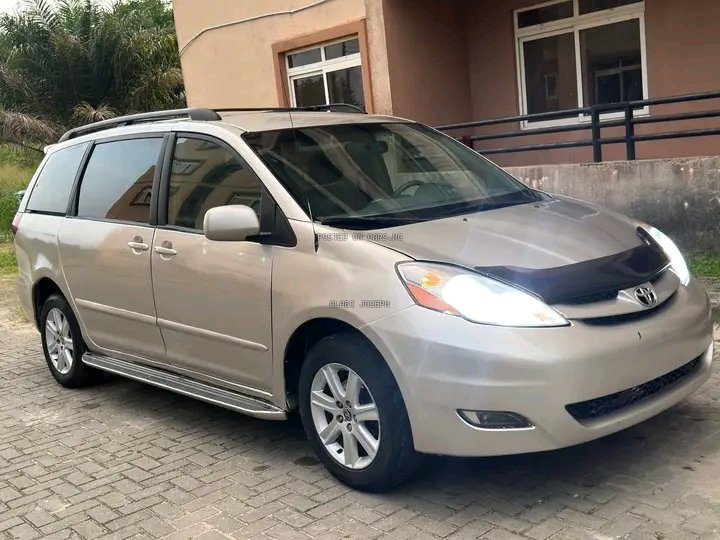 Toyota Sienna 2018 for Sale In Ogun State image