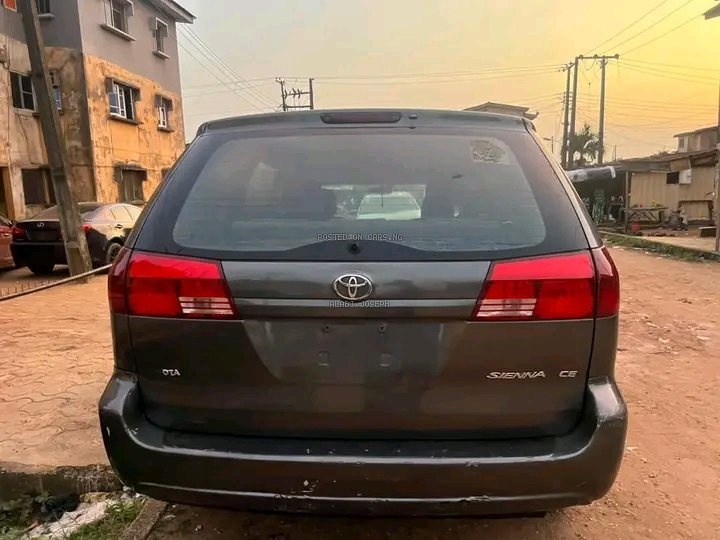 Toyota Sienna 2005 for Sale In Lagos State image