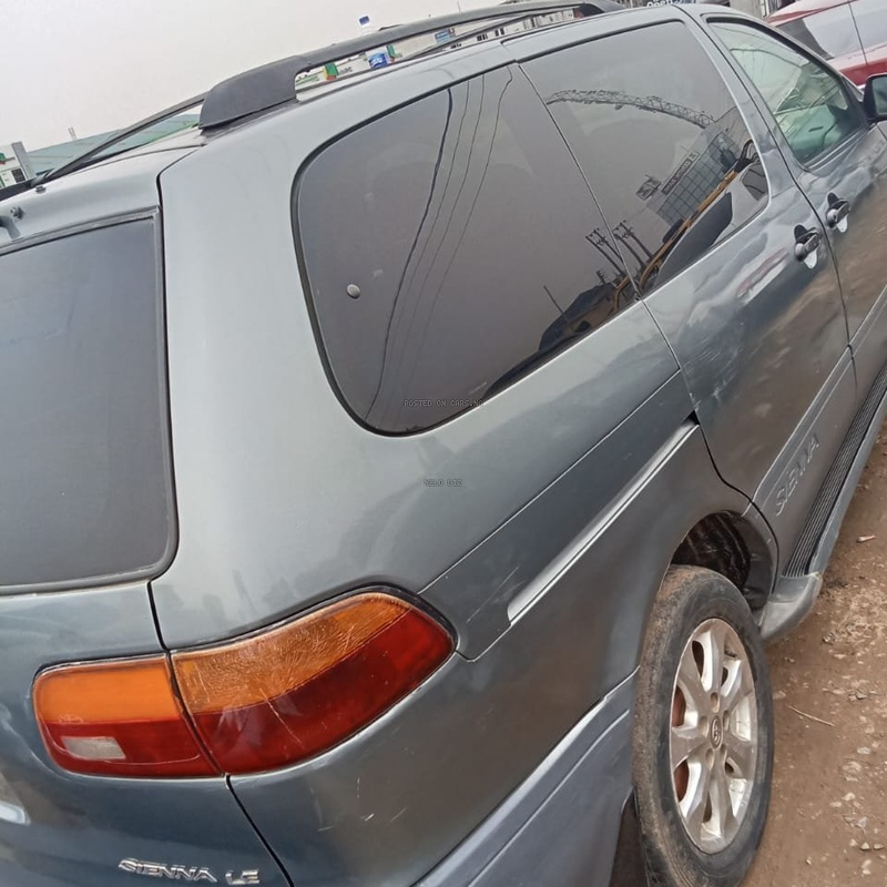 Toyota Sienna 2000 for Sale In Lagos image