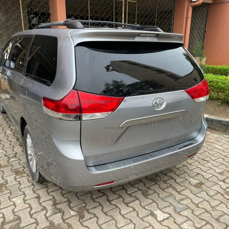 Foreign Used Toyota Sienna 2013 XLE for Sale In Abuja image