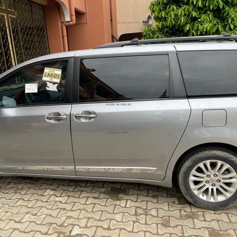 Foreign Used Toyota Sienna 2013 XLE for Sale In Abuja image